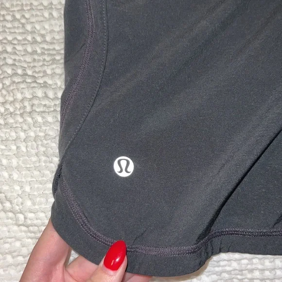 Lululemon back shorts - Picture 3 of 4